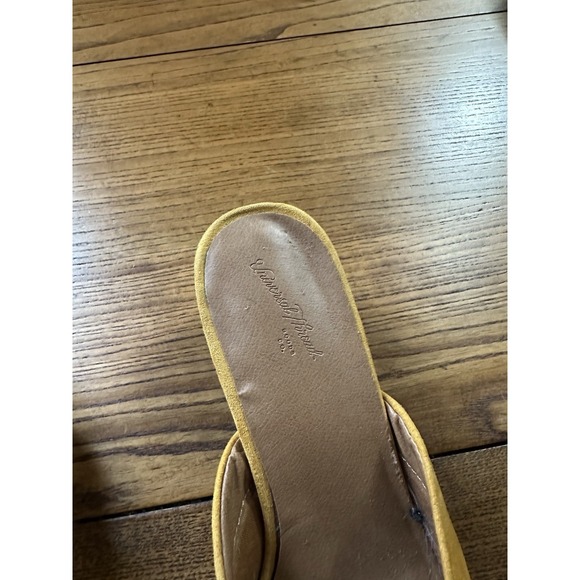 Universal Thread Mustard Yellow Slides Mules Heeled Shoes Sz 8 - Picture 3 of 3